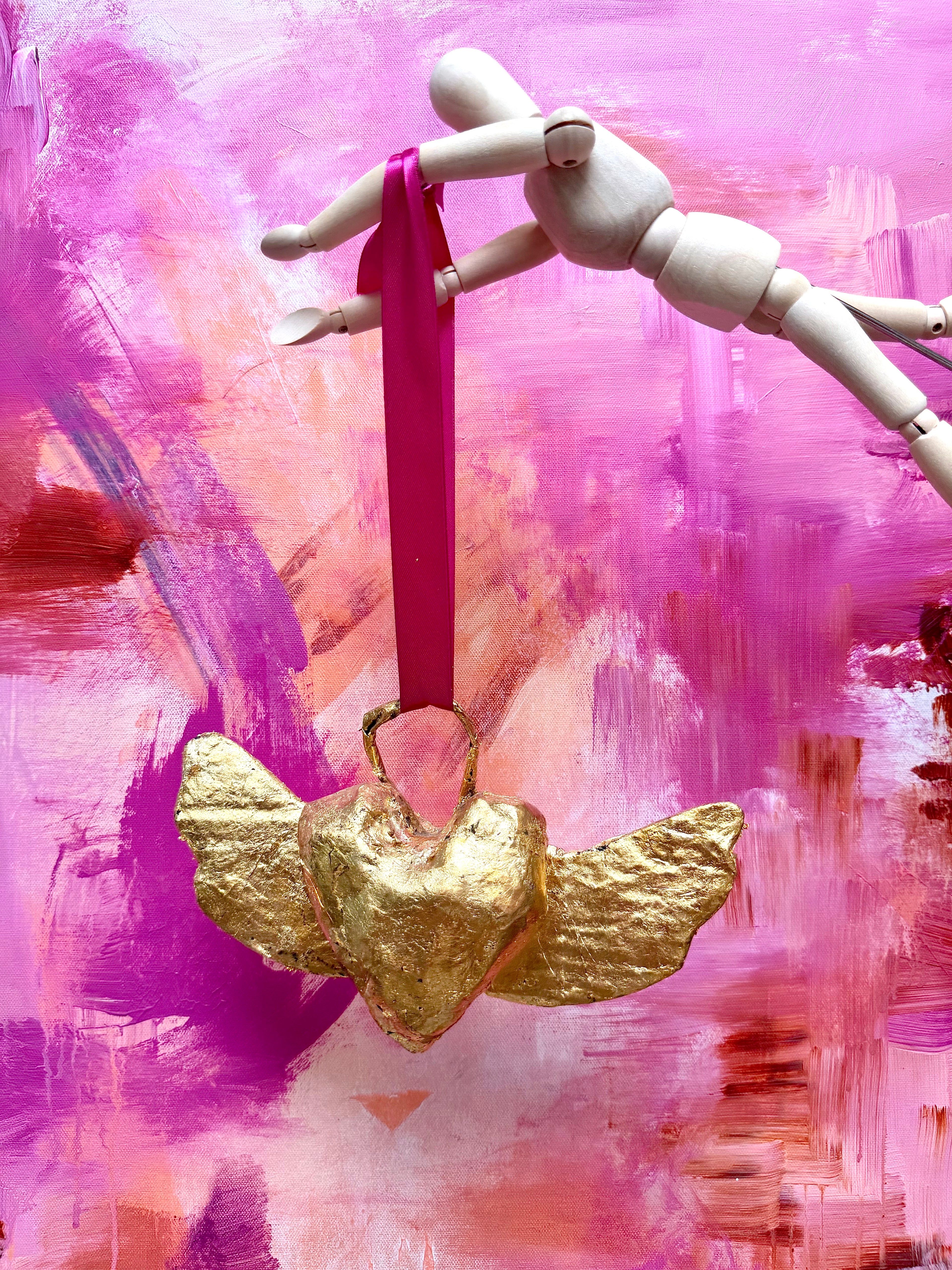 Corazón Alado Grande by Hermes Arroyo