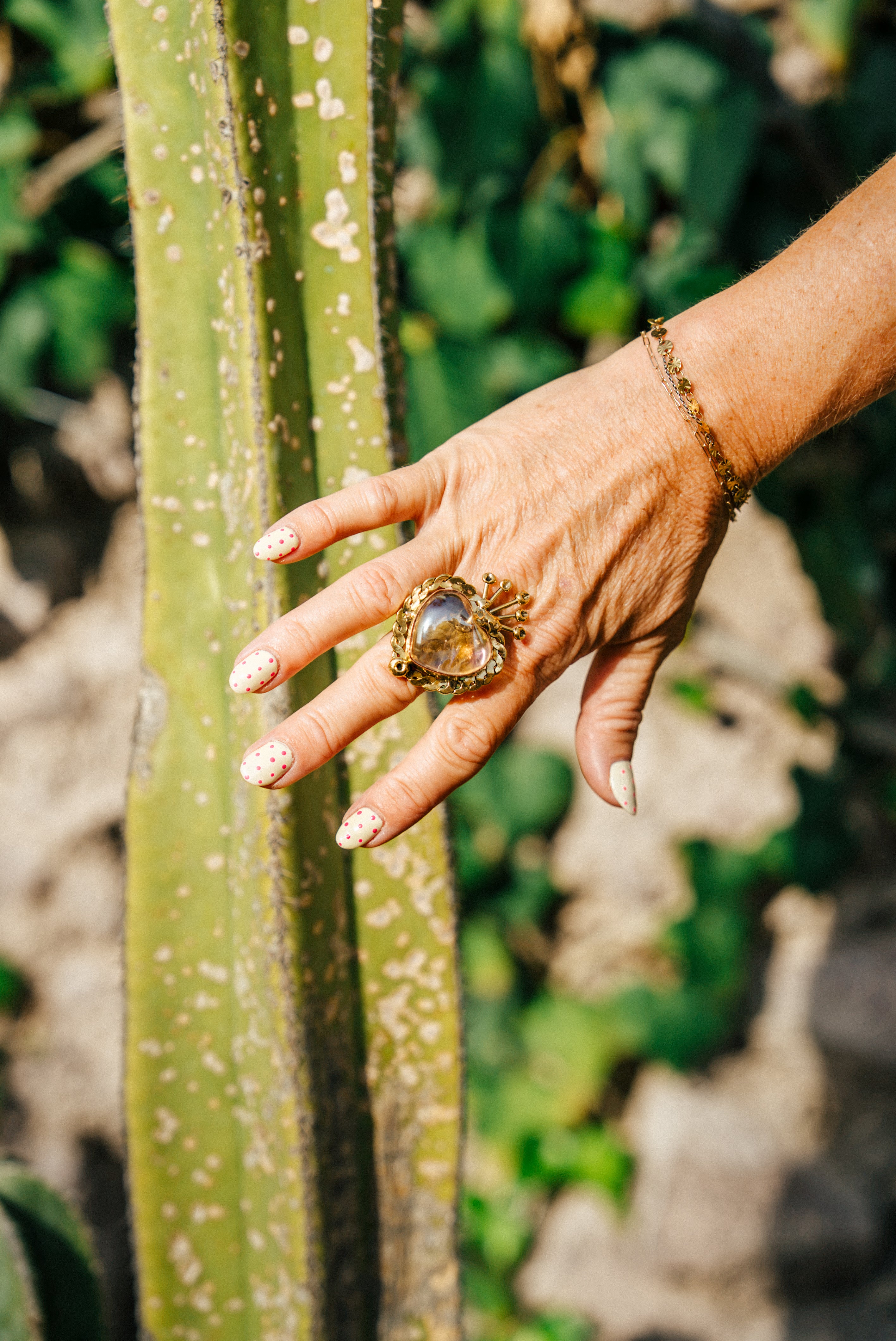 The Corazón Sagrado Rosa Ring